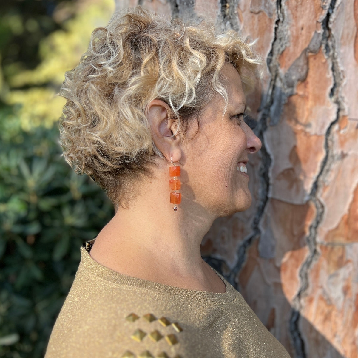 Prepare to embrace radiant confidence with our "Colorful Confidence - Carnelian Earrings." These are not just earrings; they're a spirited fusion of vibrancy, boldness, and the dynamic energy of Carnelian gemstones.ergy of Carnelian gemstones.