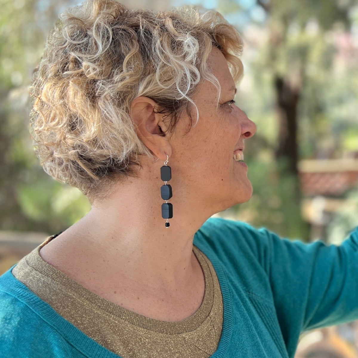 Step into the realm of bold sophistication with our "Colorful Confidence - Obsidian Earrings." These are not just earrings; they're a harmonious fusion of vibrancy, strength, and the enigmatic energy of Obsidian gemstones.