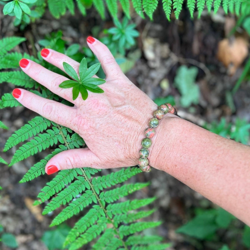Experience the harmonious connections and deep healing energies of our Unakite Harmony Bracelet. Crafted from the beautiful Unakite gemstone, this bracelet combines the soothing vitality of greens with the affection and empathy of pinks, creating a powerful fusion of energies.