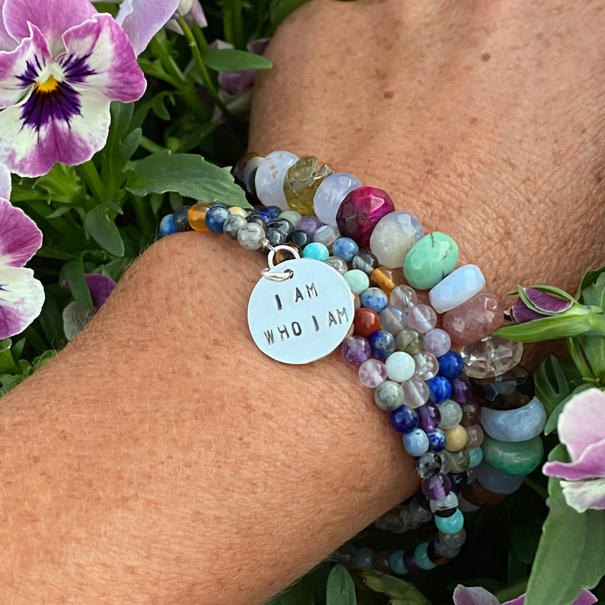 I am who I am Affirmation Bracelet. Mindfulness Bracelet with a Mix of Semi-Precious Chakra Healing Stones. 