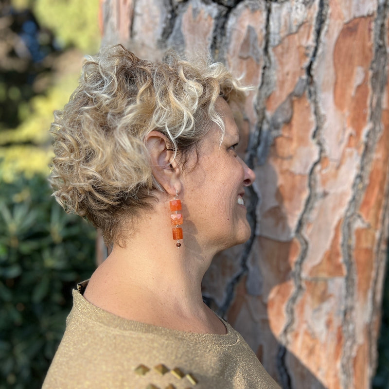 Prepare to embrace radiant confidence with our "Colorful Confidence - Carnelian Earrings." These are not just earrings; they're a spirited fusion of vibrancy, boldness, and the dynamic energy of Carnelian gemstones.