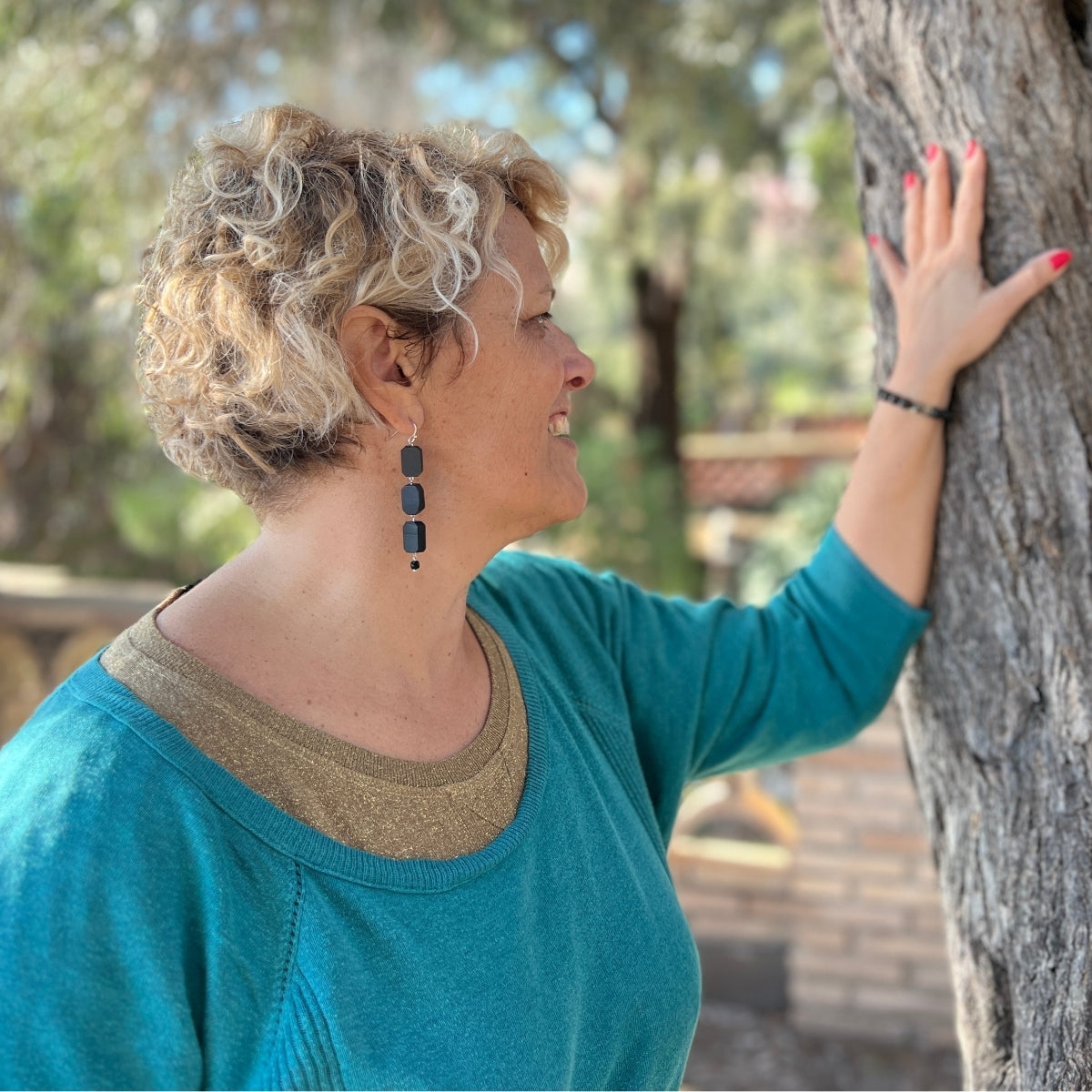 Step into the realm of bold sophistication with our "Colorful Confidence - Obsidian Earrings." These are not just earrings; they're a harmonious fusion of vibrancy, strength, and the enigmatic energy of Obsidian gemstones.