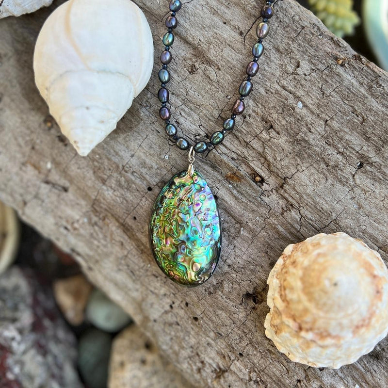 For ocean lovers, this "Mermaid's Luminous Embrace" necklace is a tangible connection to the sea, a reminder of the vast and mysterious world beneath the waves. It embodies the spirit of the ocean, where tranquility and wonder coexist. 