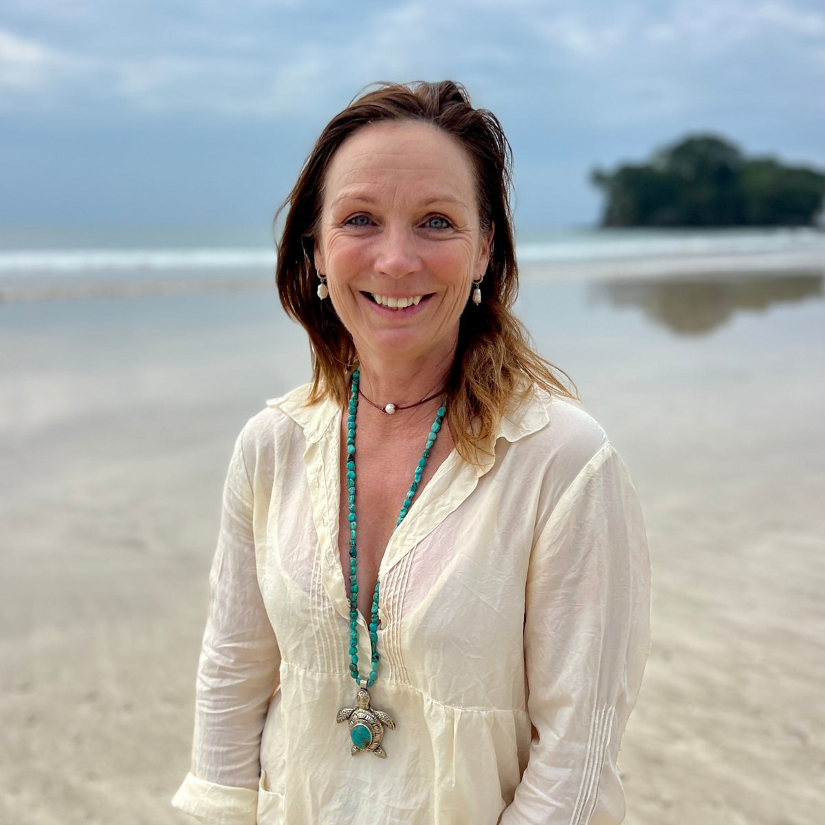 Pearl dot necklace - leather