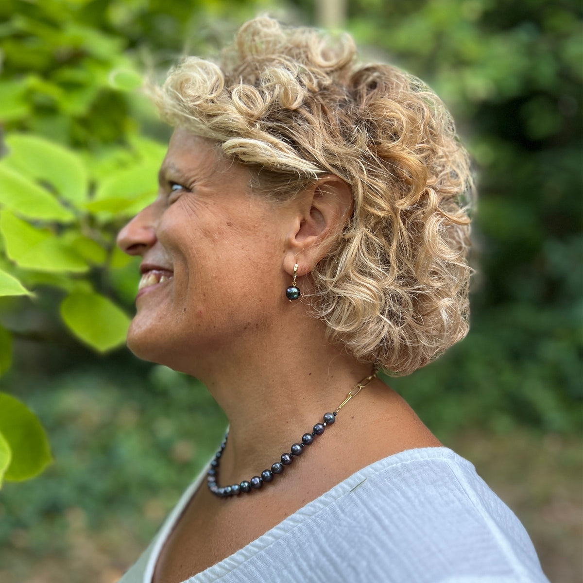 Effortless Beauty — Peacock Pearl Earrings (Gold)