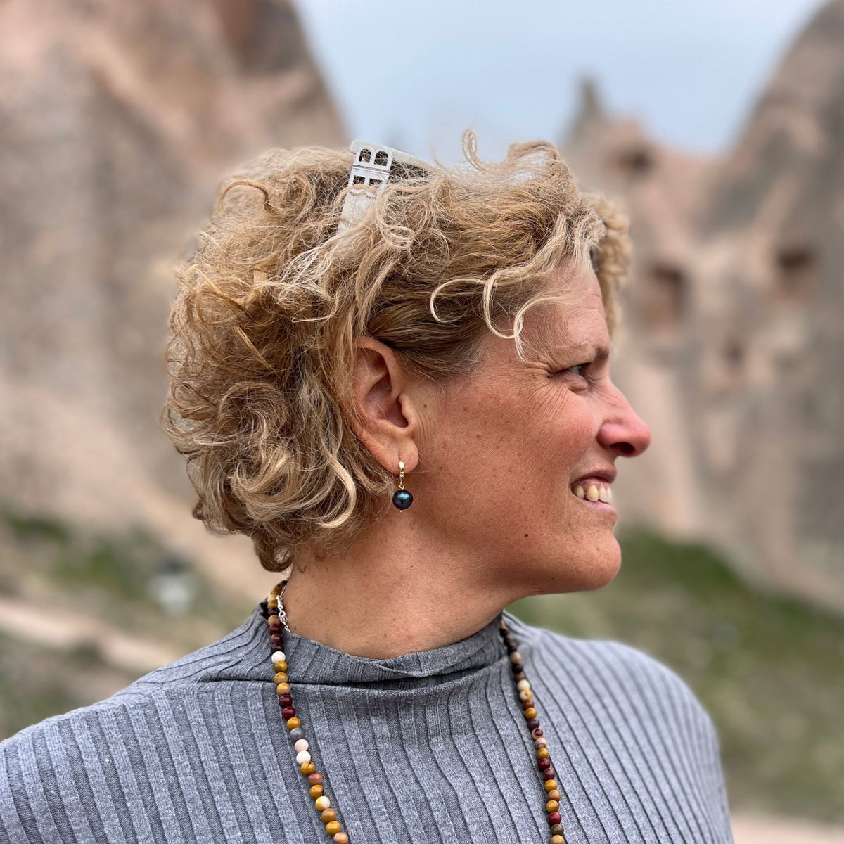 Effortless Beauty — Peacock Pearl Earrings 