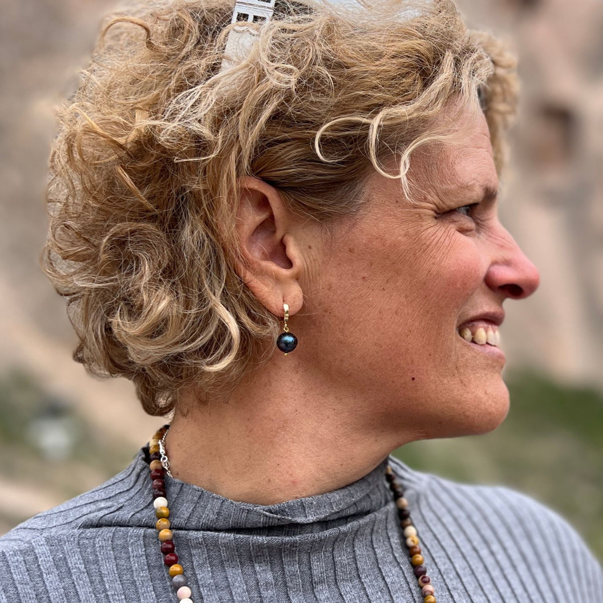 Effortless Beauty — Peacock Pearl Earrings 