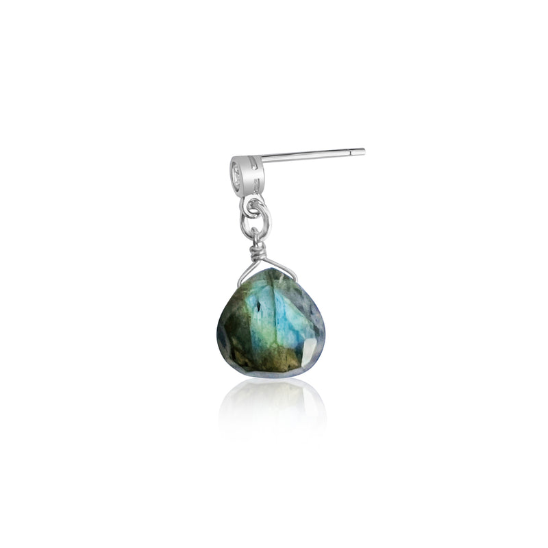 The mesmerizing Petite Sparkle - Labradorite Earrings are meticulously crafted for those who embrace a free-spirited lifestyle, seek crystal healing, and desire the enchanting energy of Labradorite. 