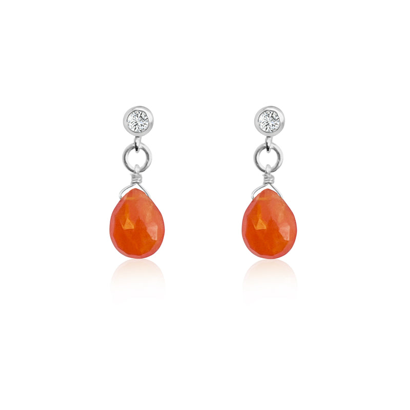 The vibrant Petite Sparkle - Carnelian Earrings are meticulously crafted for individuals who embrace a free-spirited lifestyle, resonate with crystal healing, and desire the energizing warmth of Carnelian.