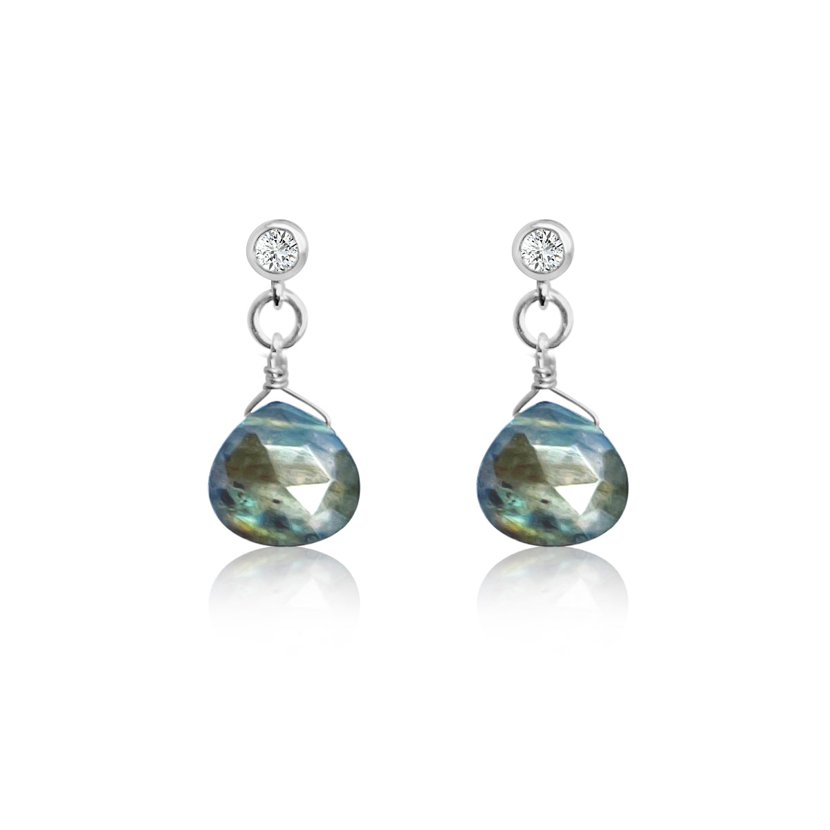 The mesmerizing Petite Sparkle - Labradorite Earrings are meticulously crafted for those who embrace a free-spirited lifestyle, seek crystal healing, and desire the enchanting energy of Labradorite. 