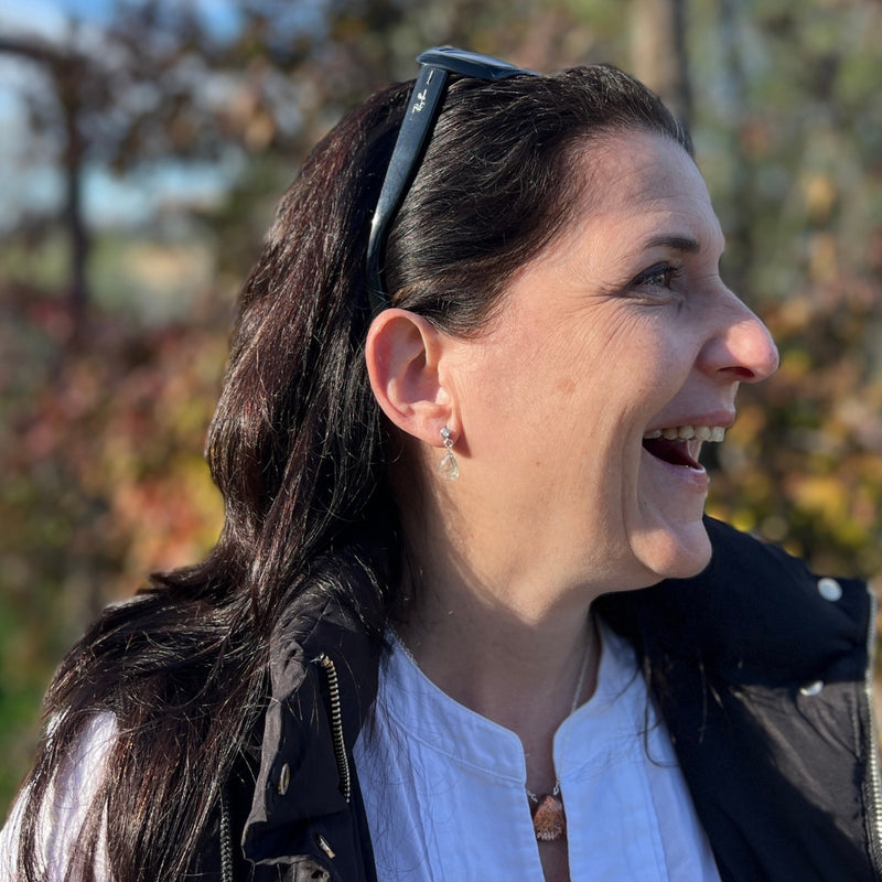 The captivating Petite Sparkle - Rutilated Quartz Earrings are meticulously crafted for individuals who embody a free-spirited lifestyle, resonate with crystal healing, and seek the mesmerizing energy of Rutilated Quartz. 