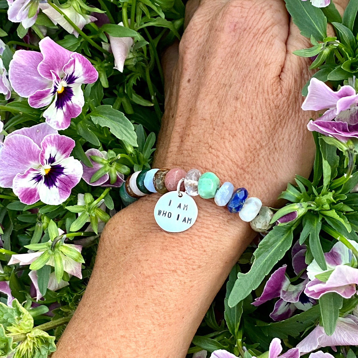 I am who I am Affirmation Bracelet. Mindfulness Bracelet with a Mix of Semi-Precious Chakra Healing Stones. 