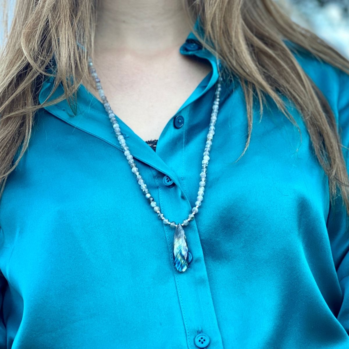 Labradorite Necklace to bring Positivity and Enthusiasm. Labradorite aides in bringing positivity and enthusiasm and boosts confidence in ones own abilities. Labradorite is also known for relieving insecurity, depression and anxiety.
