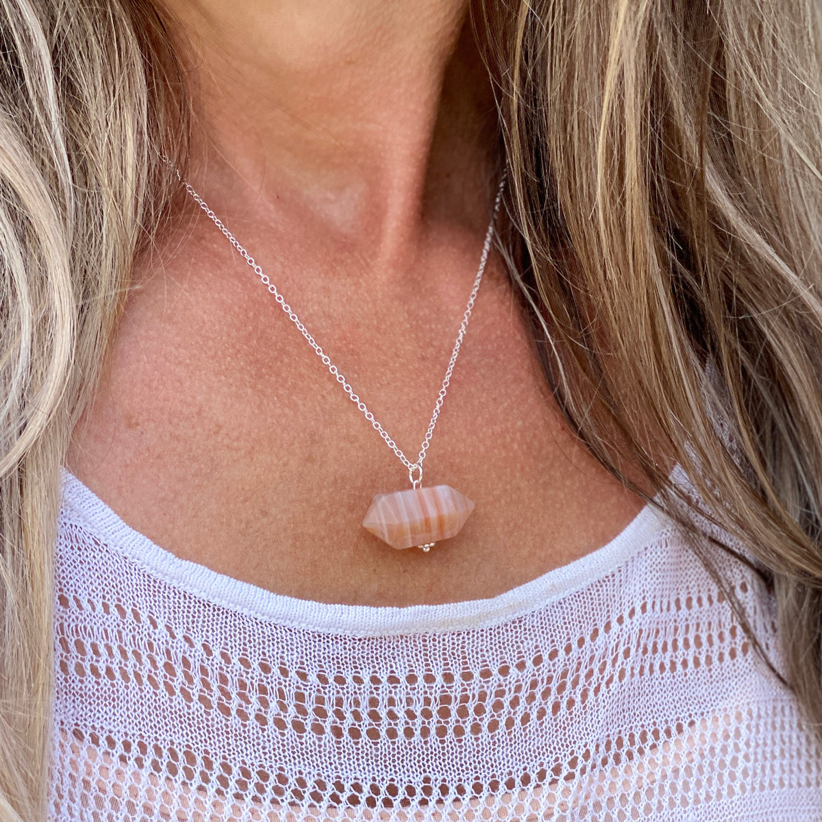 Agate Crystal Necklace for Protection Best crystals for protection Agate is the stone for Protection. Agate is THE stone everyone should have for protection. Agate is believed to enhance intelligence, and make its wearer more articulate. 