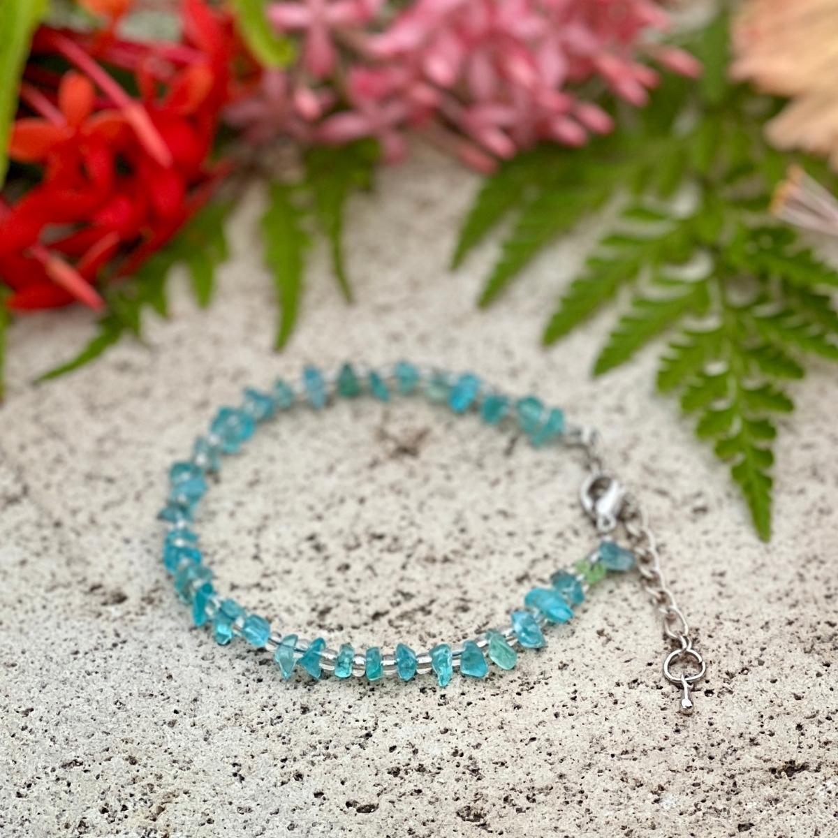 Apatite Bracelet for Healthy Habits - Best Healing Crystal Bracelet for Eating Disorders. Are you looking for crystals to help with eating disorders? The best crystals for anorexia, the best crystal for bulimia or the best crystal for eating disorders in general? APATITE is it.
