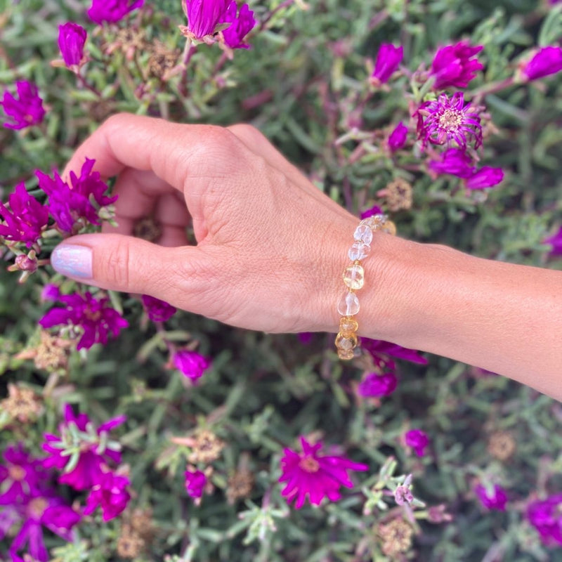 Citrine Bracelet to Bring Optimism into Your Life - Best Healing Crystal Bracelet for Optimism. Are you looking for crystals for optimism, crystals to help live happy? As a healing gemstone, citrine brings happiness, joy and optimism into your life.