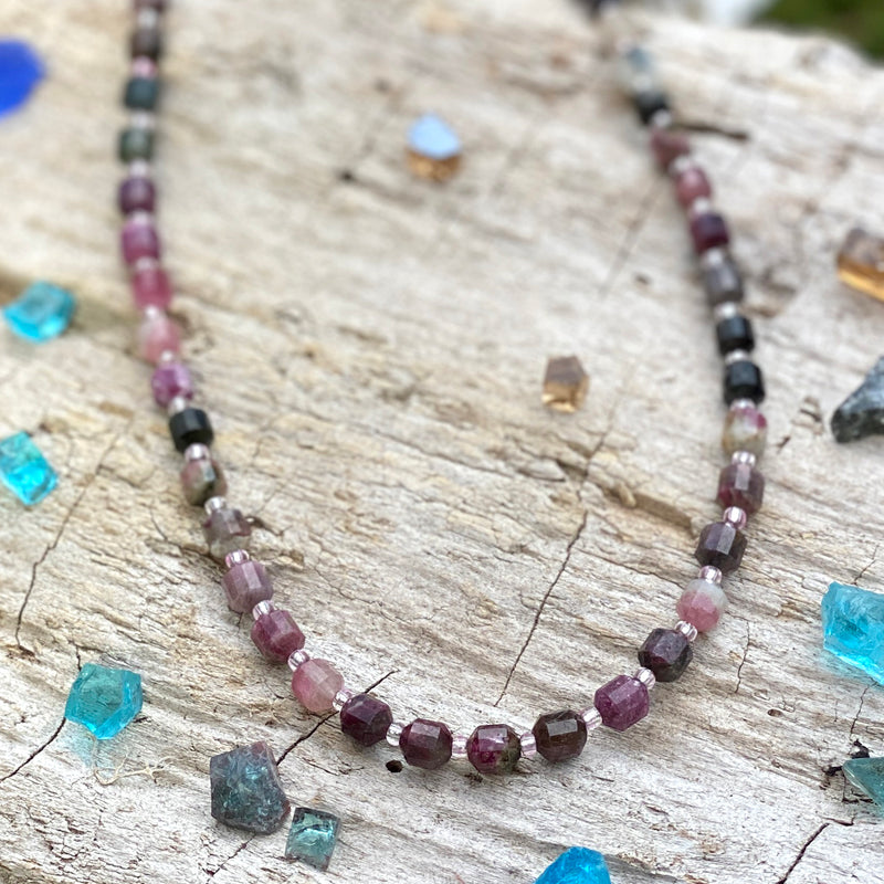 Premium Natural Tourmaline Necklace for Understanding and Chakra Healing Searching the best crystals for understanding? Tourmaline aids in understanding oneself and others.  It promotes self-confidence and diminishes fear. If you are looking for best  crystals for understanding or jewelry for depression and anxiety.